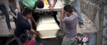 Família desenterra garota após desconfiar que ela ainda estivesse viva  [vídeo]