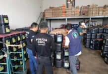 Polícia Civil e ANP apreendem mais de 2,6 mil litros de óleo lubrificante em distribuidora de Cuiabá