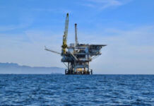 Preços do petróleo e do gás disparam após ataques ao Irã; Bolsas operam em queda