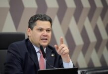 Alcolumbre diz que está ‘cansado’ de críticas e sinaliza avanço de pauta Bomba