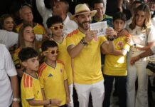 Direitista Abelardo de la Espriella é eleito presidente da Colômbia