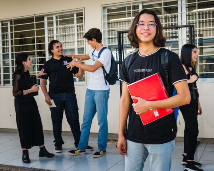 Adolescentes na Escola Crédito Pexels