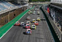 Carreata leva carros da Copa Hyundai HB20 e da Copa Truck às ruas de Cuiabá e Várzea Grande