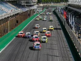 Carreata leva carros da Copa Hyundai HB20 e da Copa Truck às ruas de Cuiabá e Várzea Grande