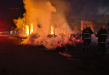 Em Cuiabá Corpo de Bombeiros combate incêndio após fogo se espalhar de veículo para residência