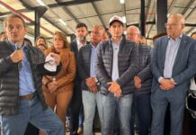 Em Chapada, Wilson Santos prestigia entrega da Feira do Produtor e cobra solução para o Portão do Inferno