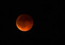 Sombra da Terra vai “engolir” quase toda a Lua – saiba como será o eclipse lunar parcial