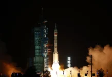 China adia missão lunar que buscaria água no polo sul da Lua