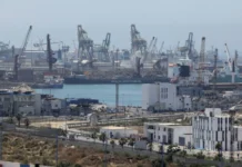 Navio petroleiro é atingido por projétil no Estreito de Ormuz; não há registro de vítimas