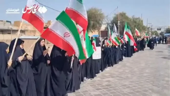 iranianos-formam-corrente-humana-ao-redor-de-centrais-eletricas