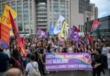 Turquia prende dezenas de manifestantes que protestavam contra a repressão LGBTQIA+