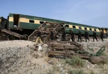 Trem descarrila no Paquistão e deixa ao menos quatro mortos e 30 feridos